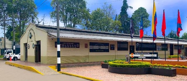 Plazoleta Escuela de Policía Militar