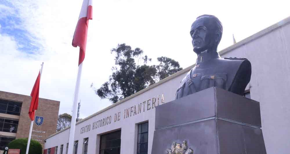 Busto Fundador CR. Pinzón Azuero