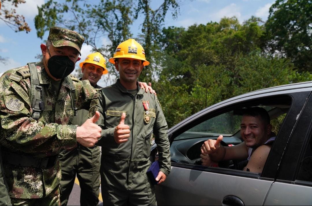 Army awarded the Faith in the Cause medal to soldiers who installed a military bridge in record time in Pailitas, Cesar