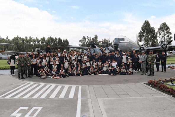 Visita del Instituto Pedagógico Nacional al Parque Museo de las Fuerzas Militares
