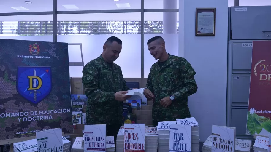 Editorial Planeta y el Ejército Nacional Fomentan la lectura entre alumnos militares