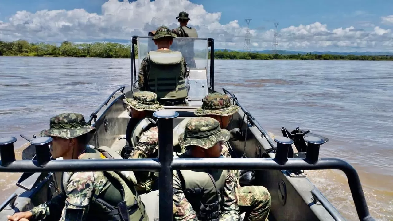 37 soldados del Ejército Nacional se entrenan para enfrentar retos fluviales