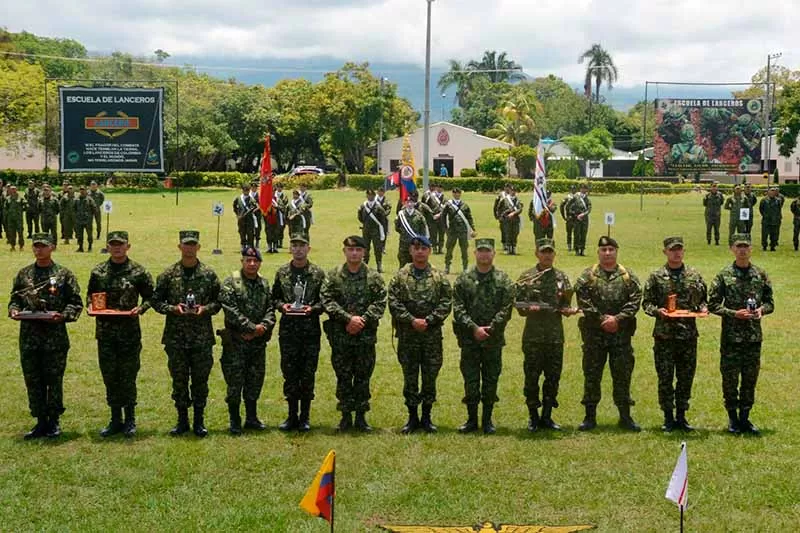 Nuevos Lanceros comandantes de pequeñas unidades al servicio de la nación