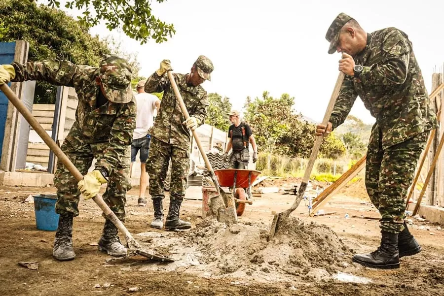 The National Army and the Ancla Foundation delivered six new school classrooms in Pueblo Bello, Cesar