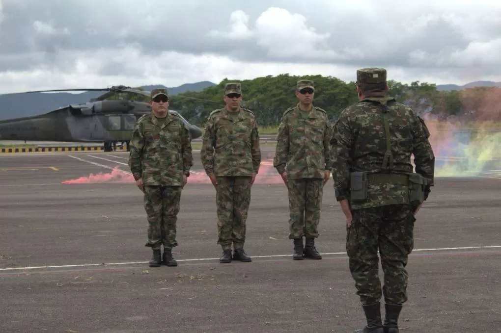 Aviación de Ejército fortalece su capacidad operativa con dos nuevos pilotos al mando y un jefe de tripulación en el equipo Black Hawk