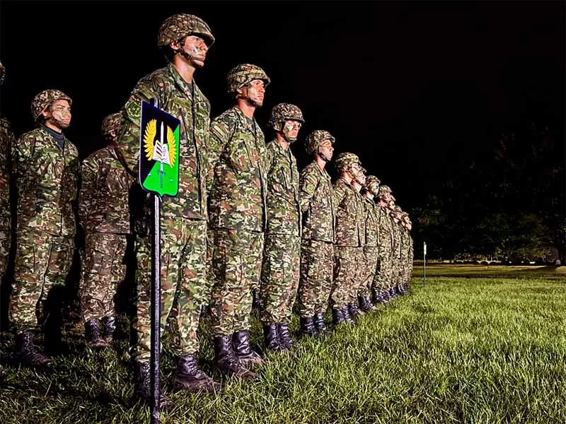 Con la entrega del banderín  inició el Curso Avanzado de Combate