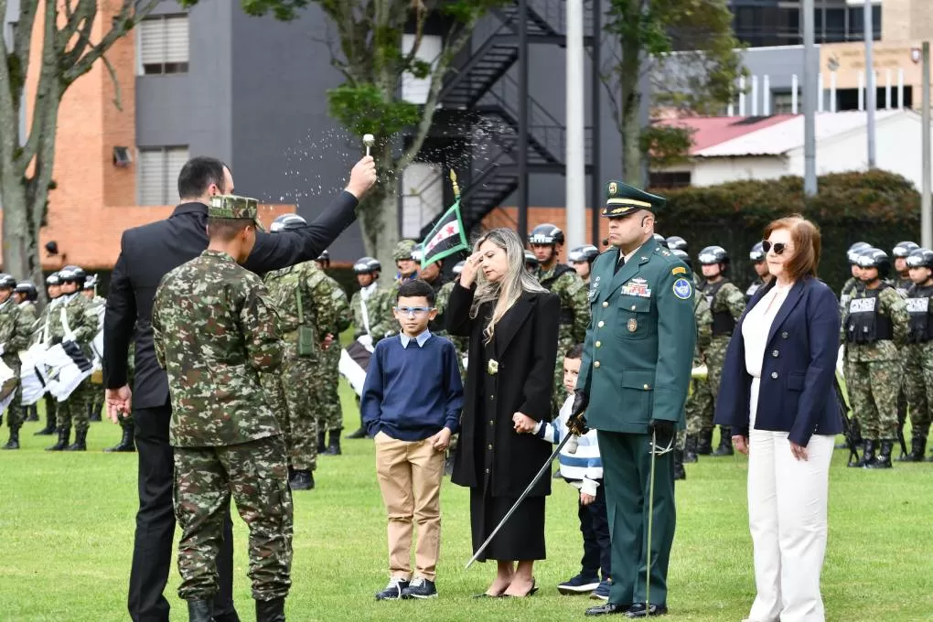 Un piloto de Black Hawk asume el mando de la Brigada de Aviación Ejército N.° 33