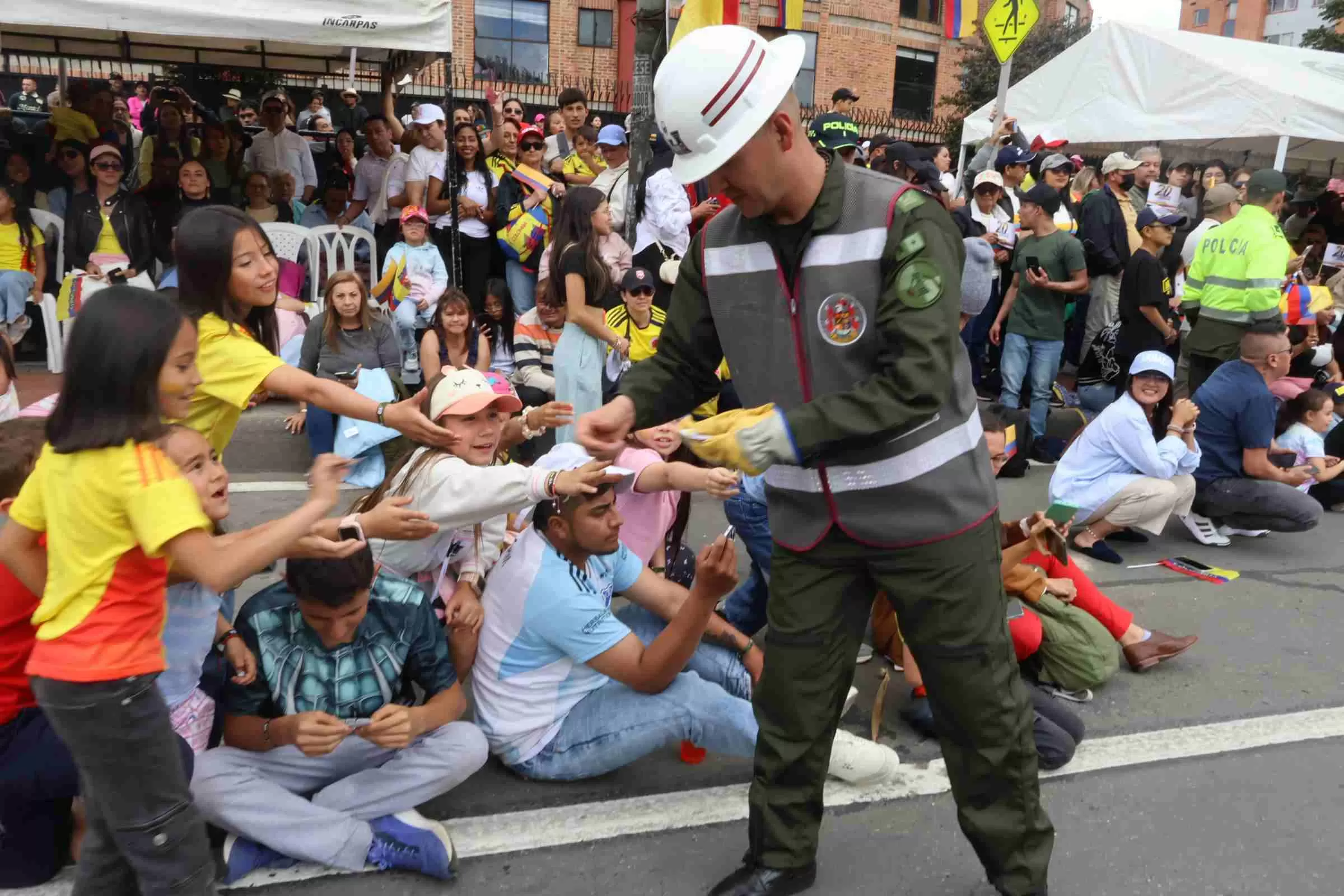 Ingenieros Militares brillan en el desfile del 20 de julio en todo el país