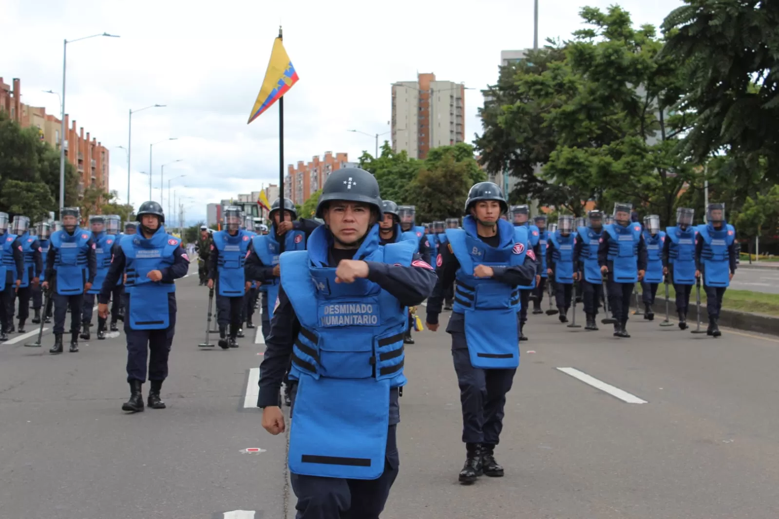 Soldados de la Brigada de Ingenieros de Desminado Humanitario conmemoraron los 215 años de Independencia en distintas regiones del país