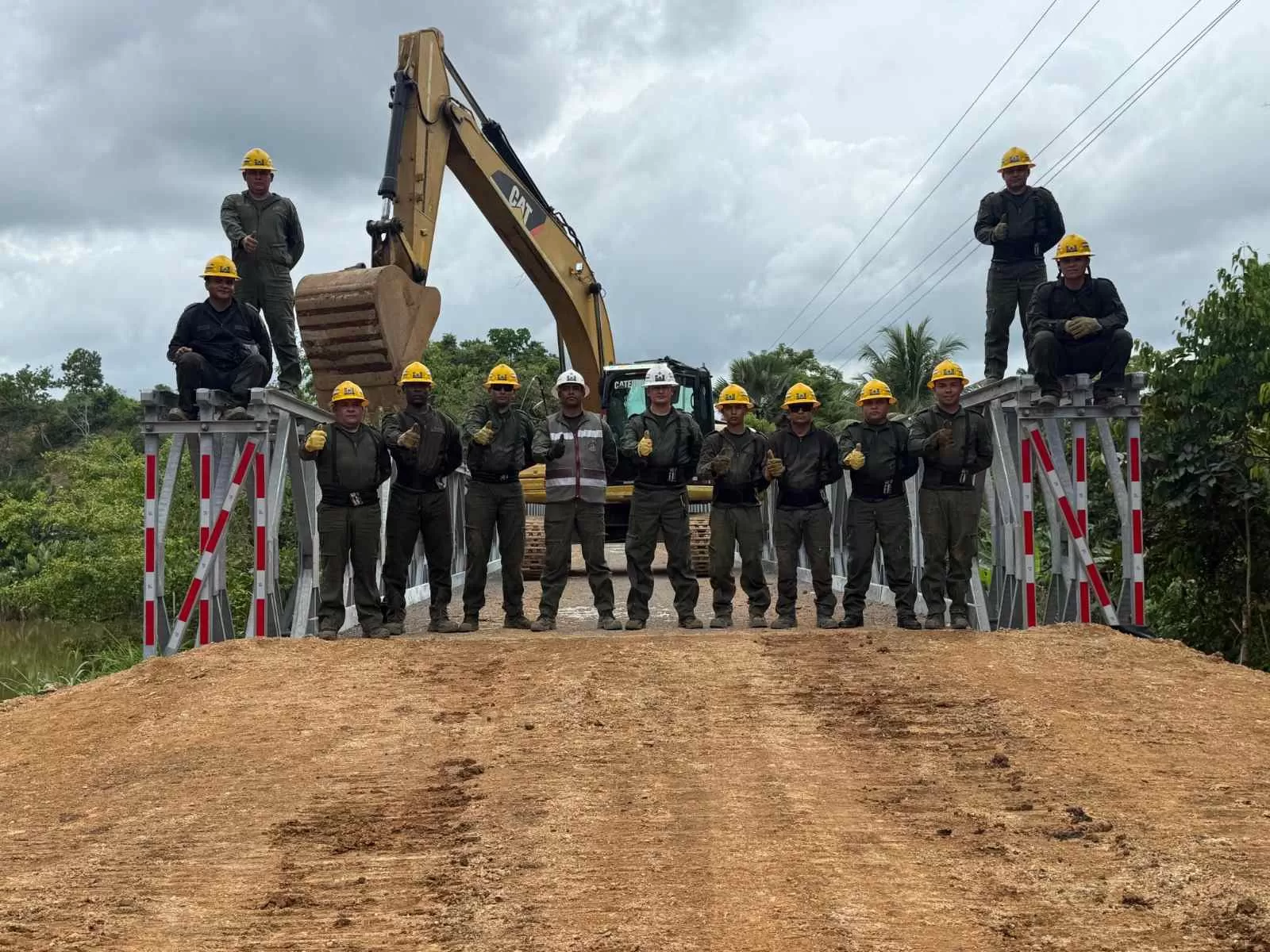 Ejército Nacional reactiva economía y restablece  conexión vial para comunidades en Córdoba