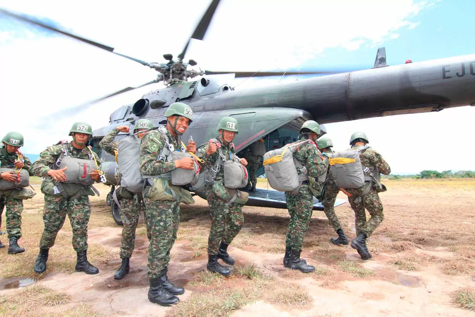 Valor y arrojo, claves para los Paracaidistas militares