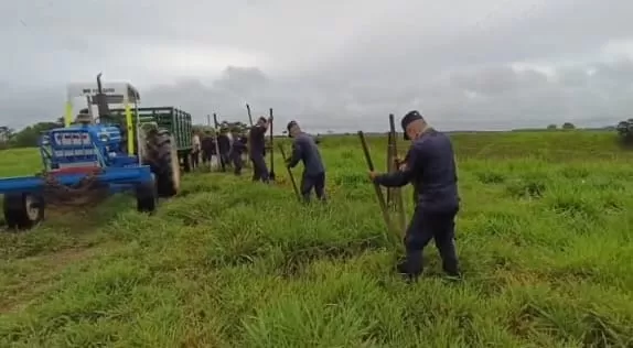 Soldados siembran vida en Cimitarra, Santander