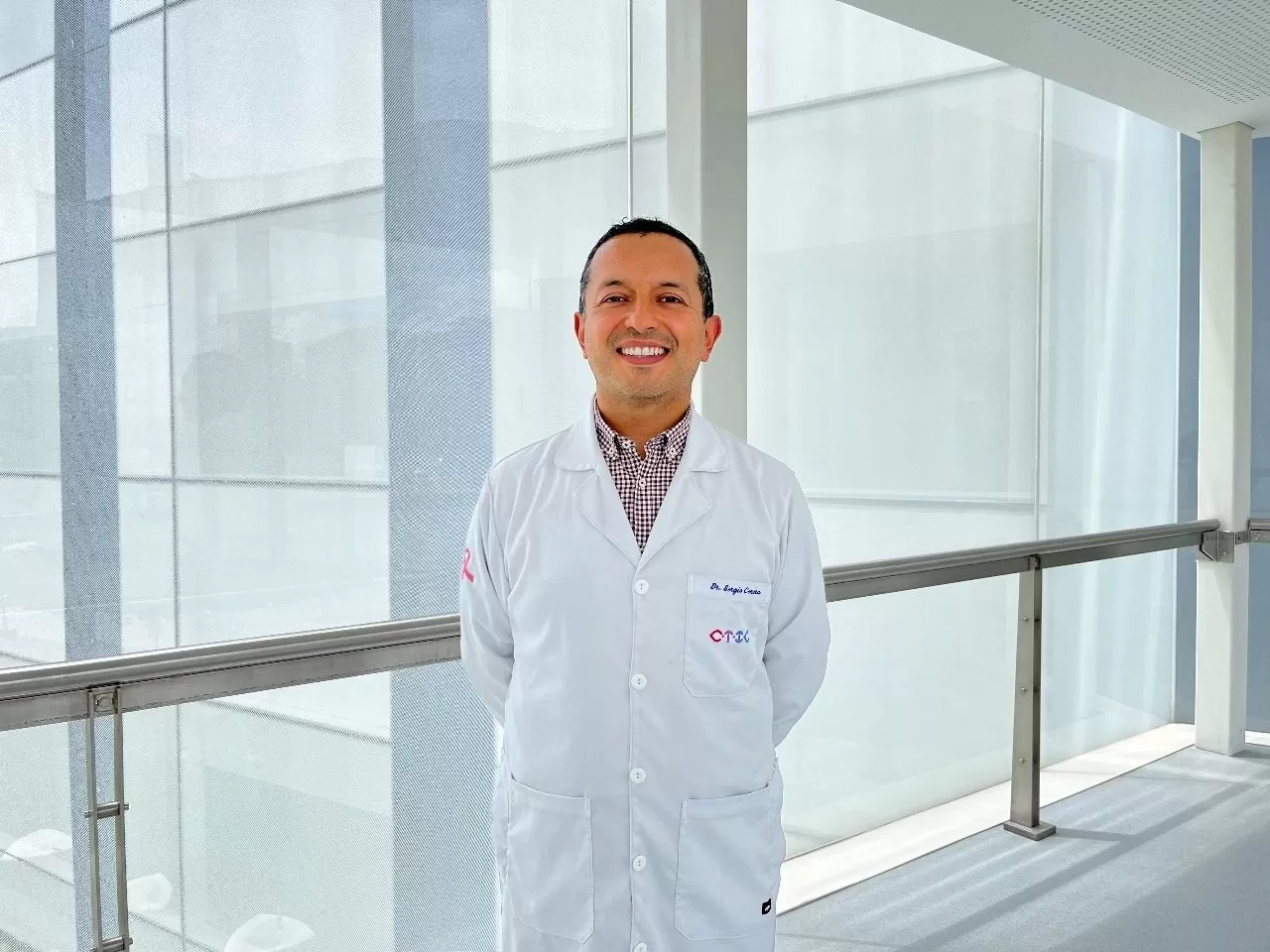 Hombres y mujeres pueden padecer cáncer de mama