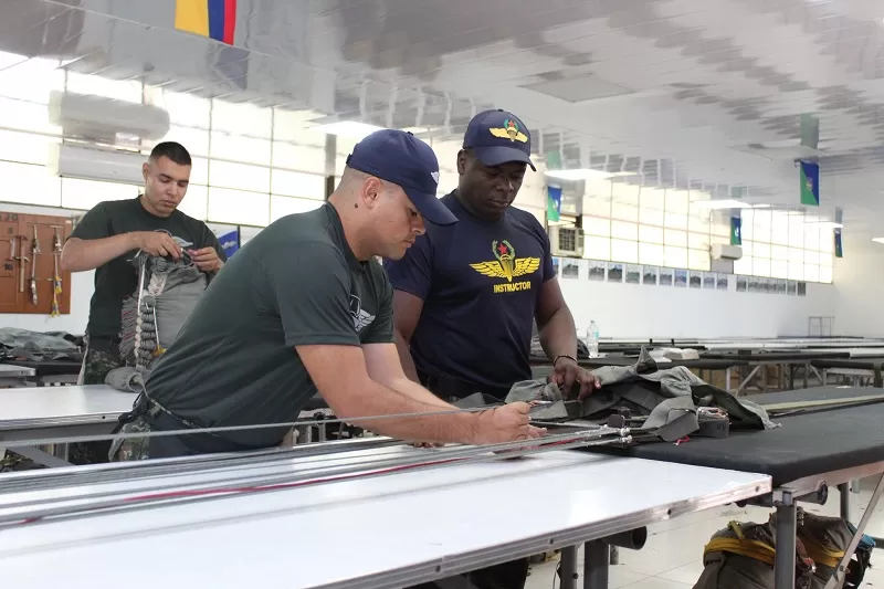 Curso de Empacador, clave para salvaguardar la vida del paracaidista