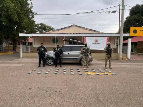 Ejército Nacional incautó 32 kilos de clorhidrato de base de coca del GAO Clan del Golfo en La Guajira