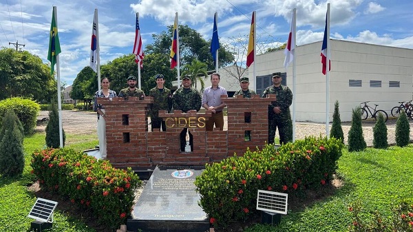 Visita del Military Training Canadian Program (MTCP) al Centro Internacional de Desminado (CIDES) del Ejército Nacional