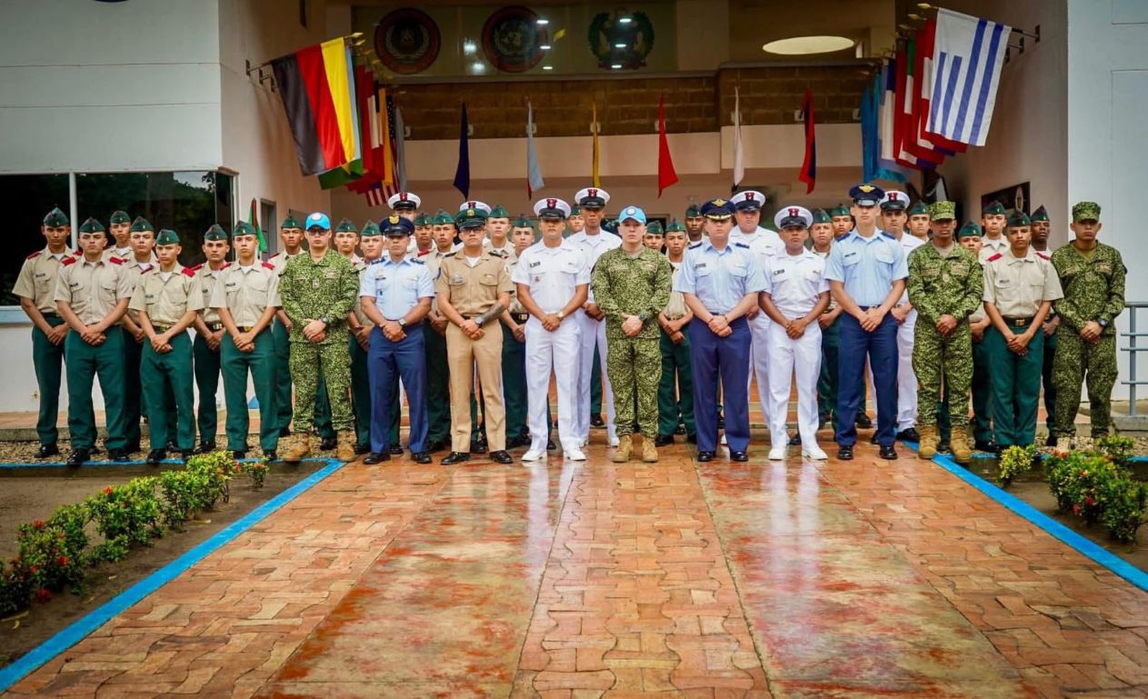 Futuros suboficiales culminan con éxito el Curso de Operaciones de Paz y Supervivencia de Combate en el Agua