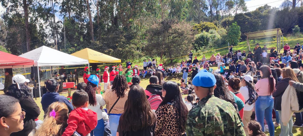 Ejército Nacional, Policía y aliados llevan alegría a la niñez de la comunidad La Mariposa, en Usaquén