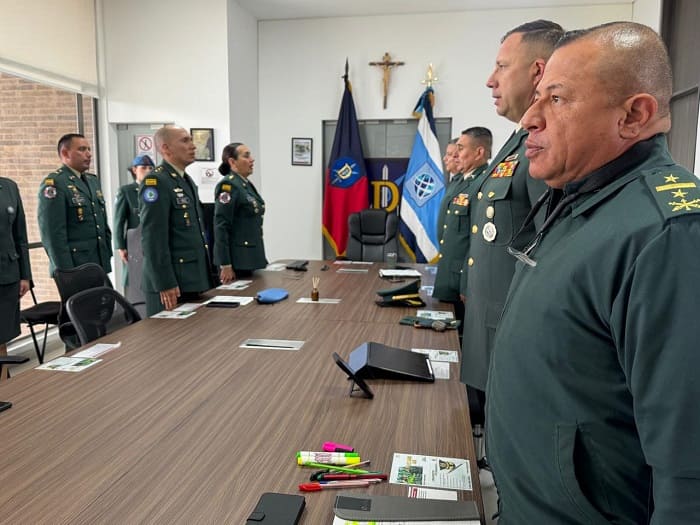 La Escuela de Idiomas y Dialectos del Ejército Nacional lanza programa piloto en inglés asincrónico para 320 militares