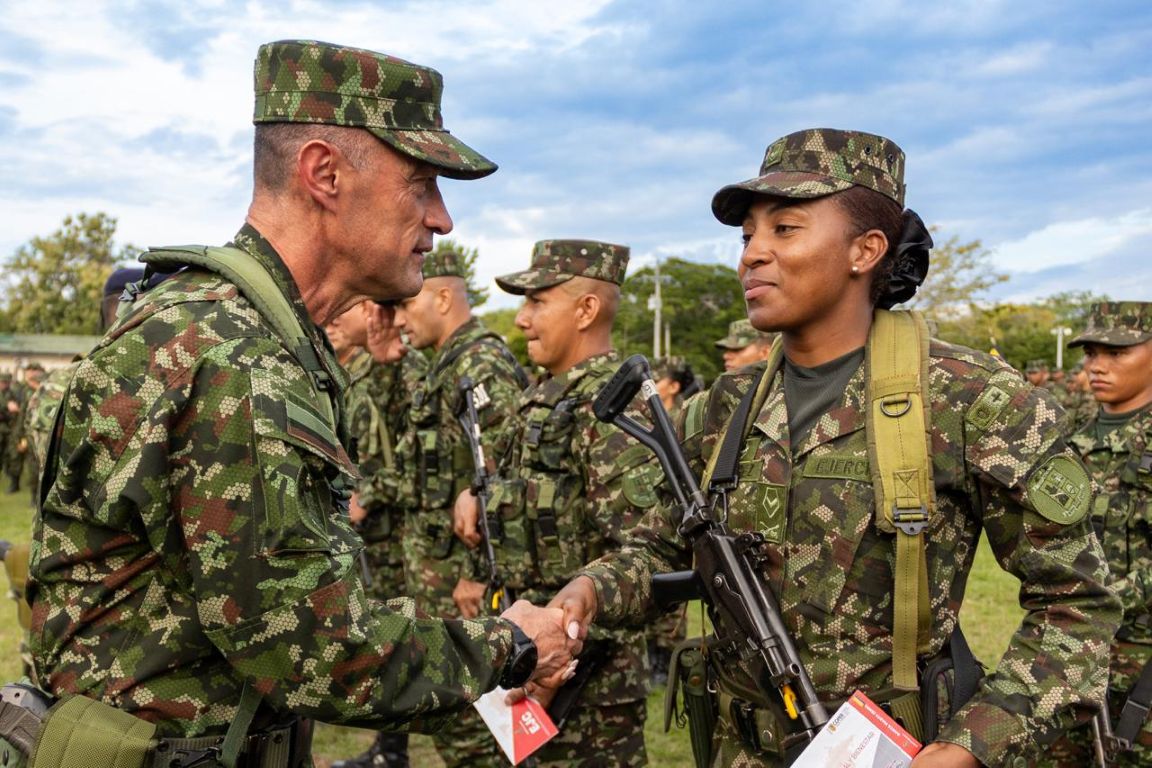 Comandante del Ejército exalta la formación de los suboficiales