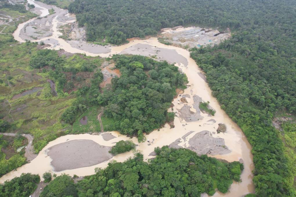 Ejército Nacional inhabilitó en Antioquia y Chocó 88 unidades de producción minera utilizadas en la extracción ilícita de oro