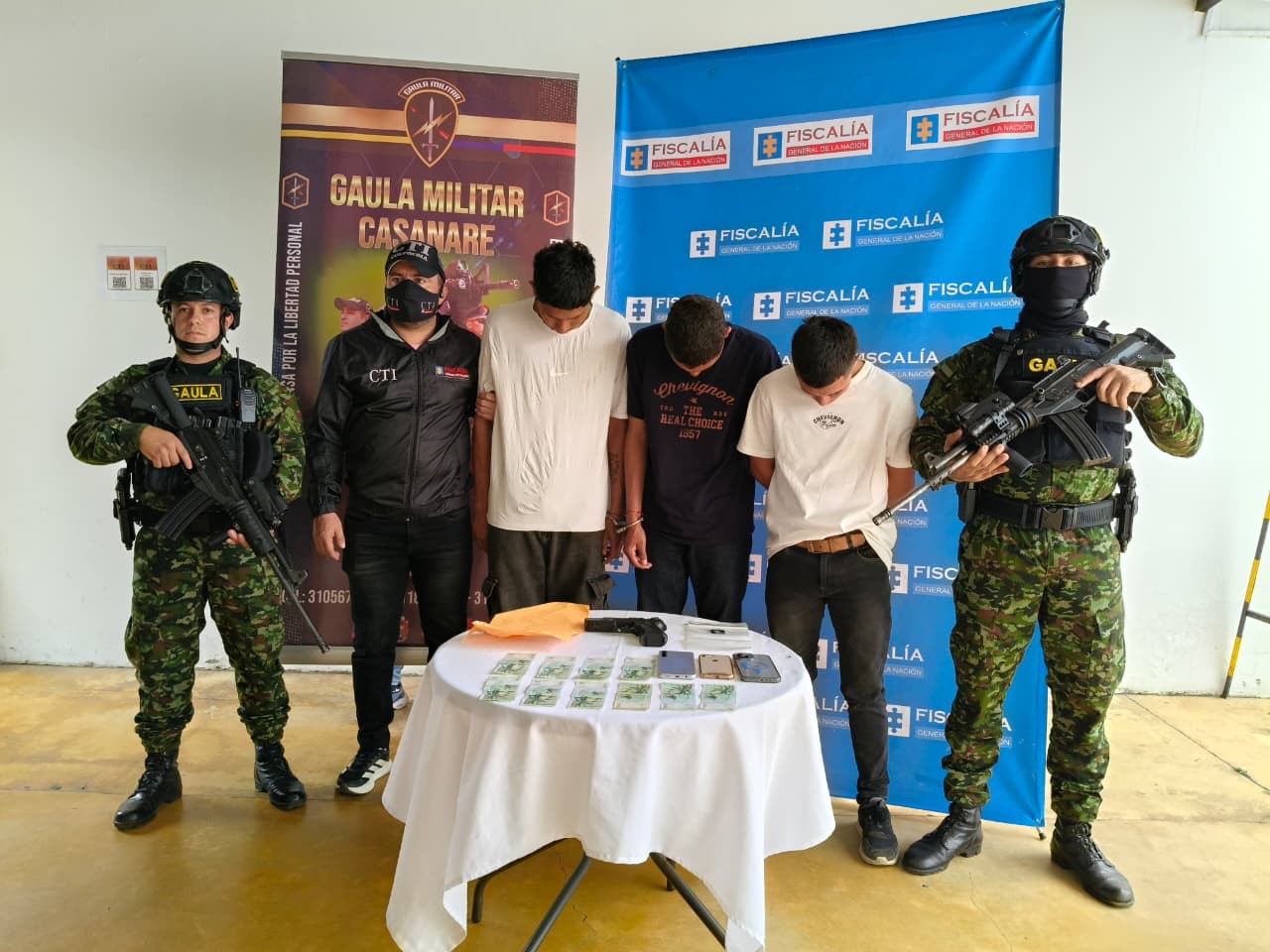 Gaula Militar Casanare captura en Aguazul a tres presuntos extorsionistas y aprehende a un menor de edad en flagrancia