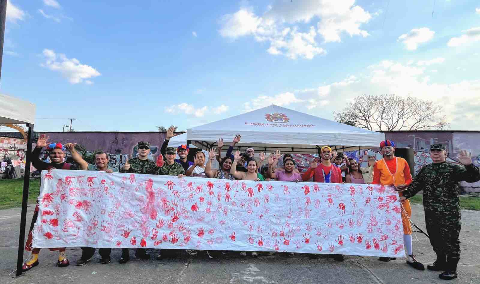 En el Día de las Manos Rojas, Villavicencio dijo “No al reclutamiento” junto al Ejército Nacional