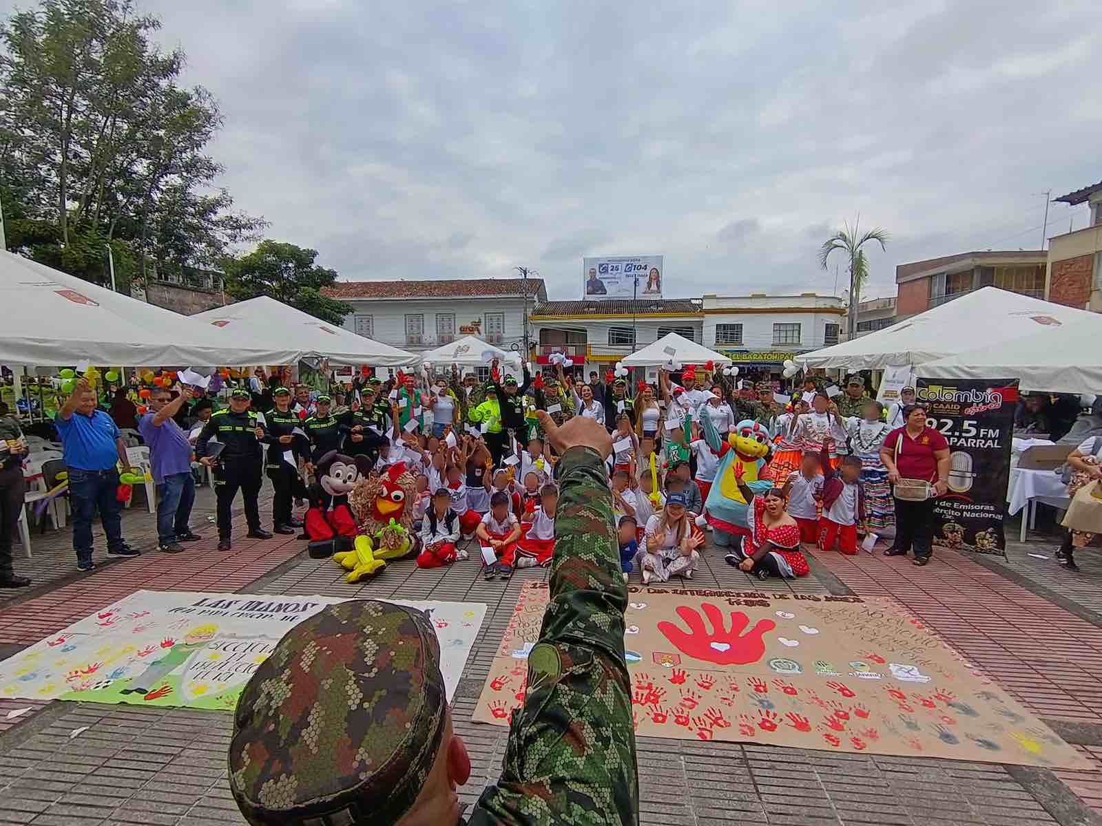 Chaparral se unió en el Día de las Manos Rojas para rechazar el reclutamiento de menores