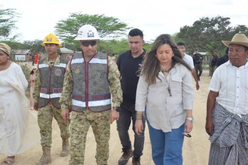 Soldados del Ejército entregaron obra vial que beneficia a 800 integrantes de la comunidad Wayawikat, en La Guajira