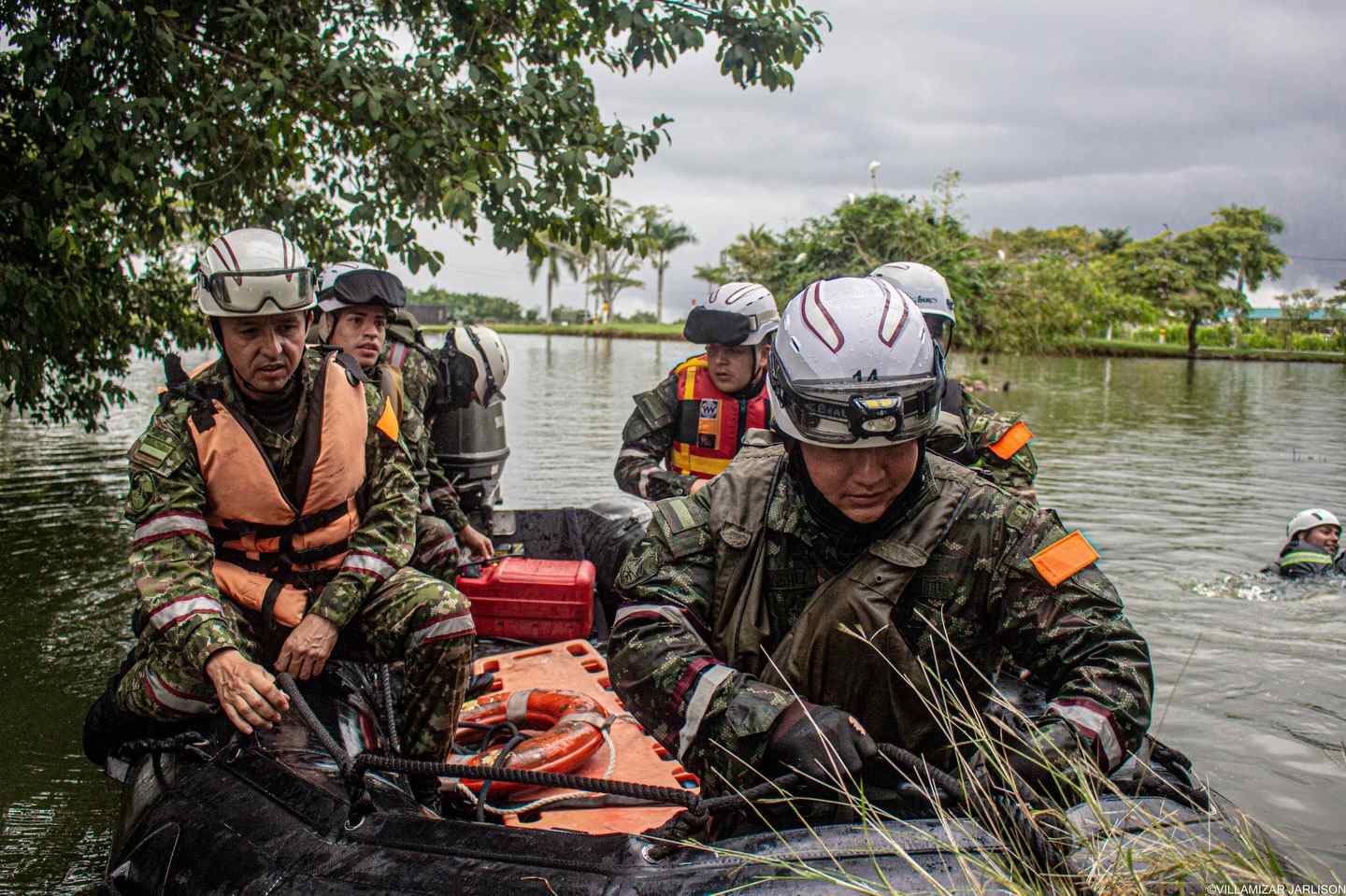 PRESENCIA, SOLIDARIDAD Y ACCIÓN: EJÉRCITO NACIONAL APOYA A FAMILIAS AFECTADAS POR LA OLA INVERNAL