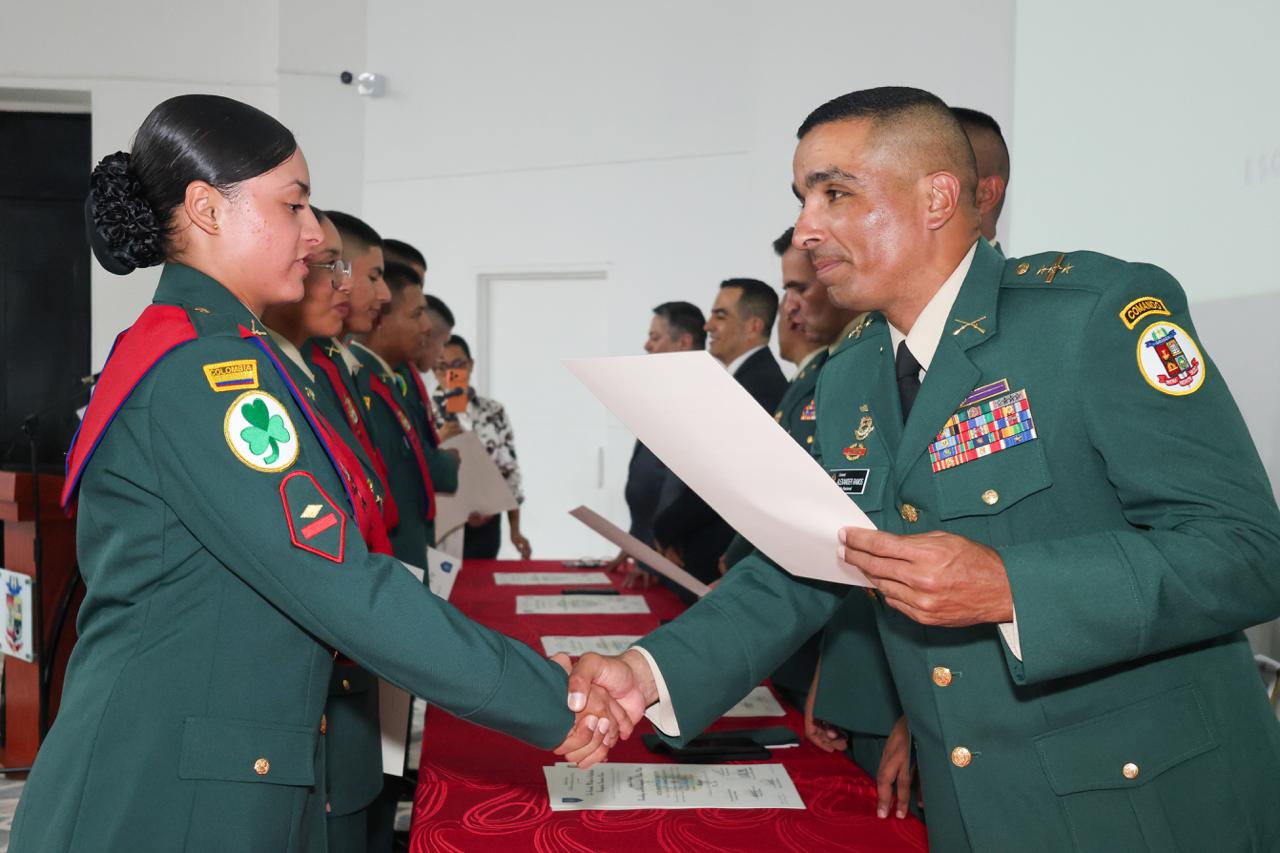 325 nuevos suboficiales del Ejército se gradúan como expertos en Ciencias Militares y reforzarán la estrategia de seguridad del país