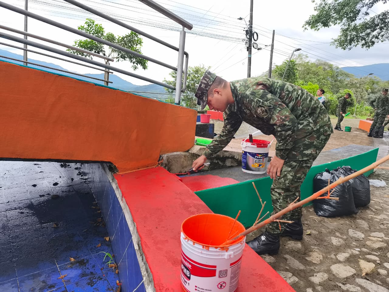 Comunidad e instituciones recuperan el parque Mocoanitos en jornada de embellecimiento en Mocoa, Putumayo