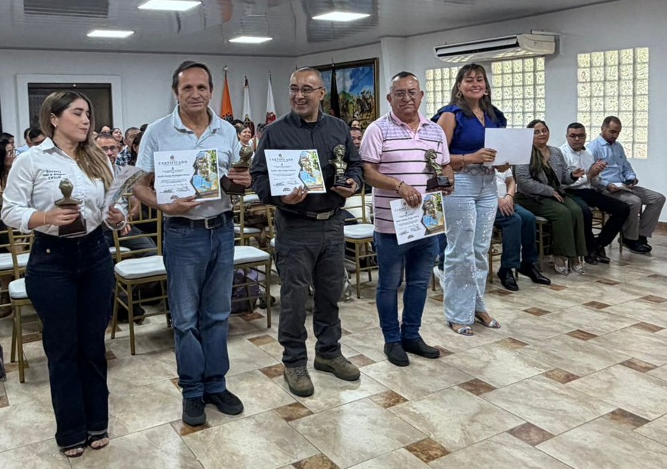 La Escuela Militar de Suboficiales inicia un nuevo semestre con reconocimiento a la excelencia en la educación militar