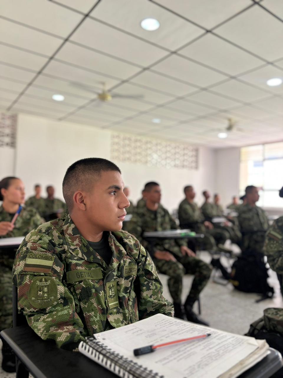 La Escuela Militar de Suboficiales promueve la ciencia y el liderazgo femenino en el Ejército Nacional