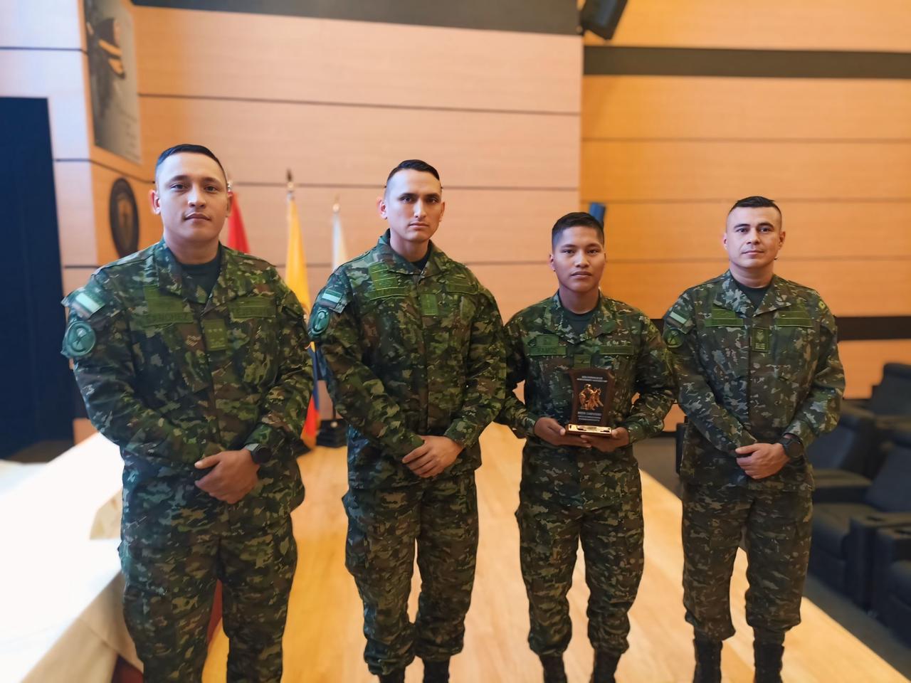 El Ejército Nacional tiene nuevos guías caninos especializados