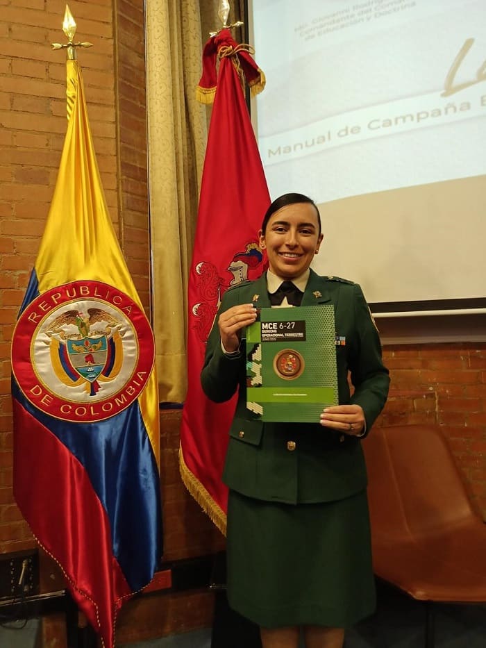 Entre la ley y el honor: la capitán Ceira Califa, una jurista que fortalece el Ejército desde el derecho