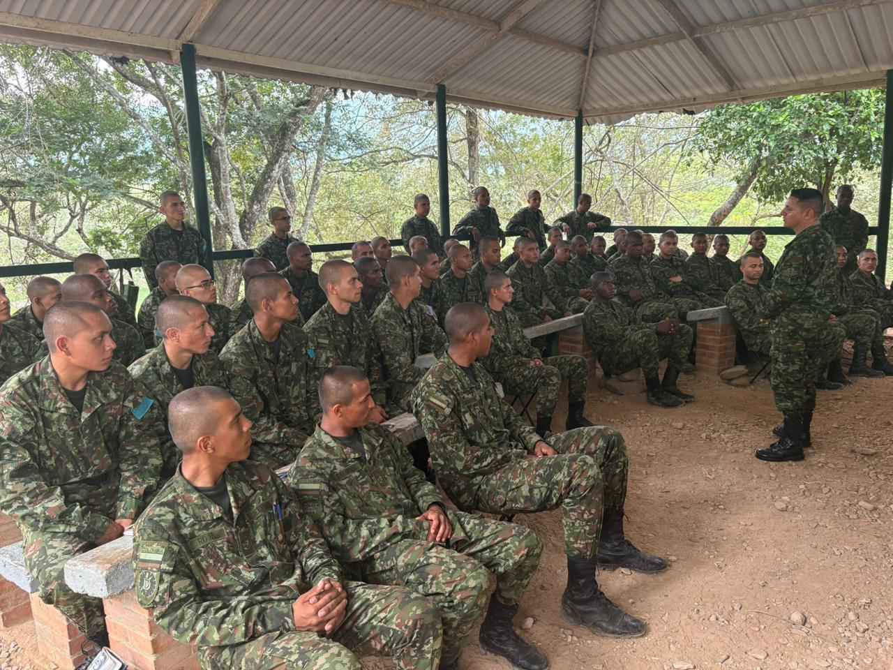 Colombia Estéreo 93.4 FM fortalece la identidad institucional en la Escuela Militar de Soldados Profesionales