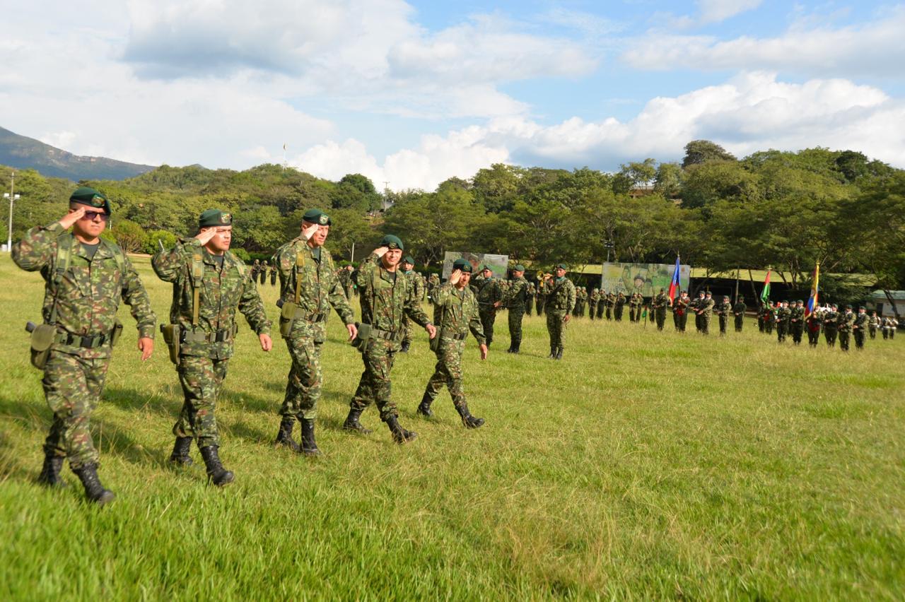 Honor y tradición en la Escuela Militar de Soldados Profesionales: Entrega de armas del Primer Contingente del 2026 y transición al retiro de Soldados Profesionales