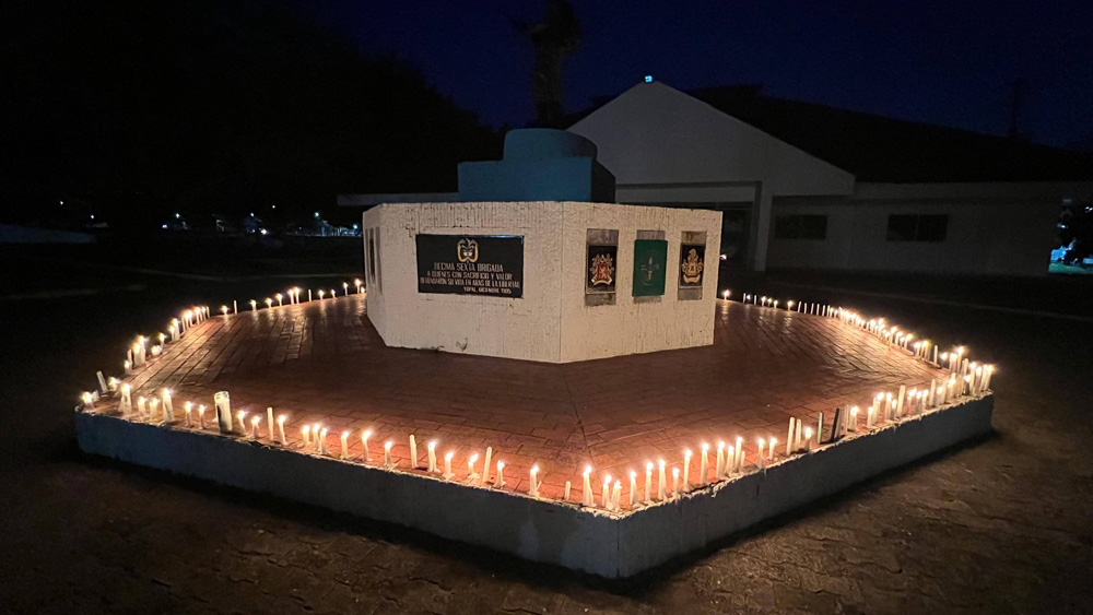 Gran velatón en el Cantón Militar de Casanare, para rendir homenaje a nuestros soldados muertos en accidente en Puerto Leguízamo