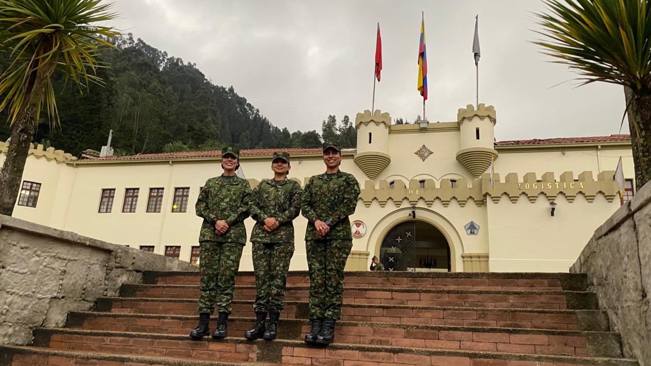 Mujeres oficiales que fortalecen la formación en la Escuela Logística