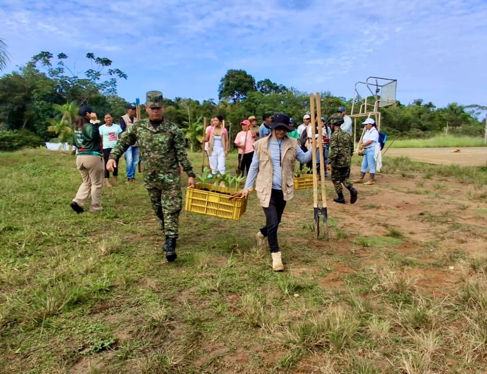 Ejército Nacional impulsa jornada de siembra para la conservación de la Amazonía