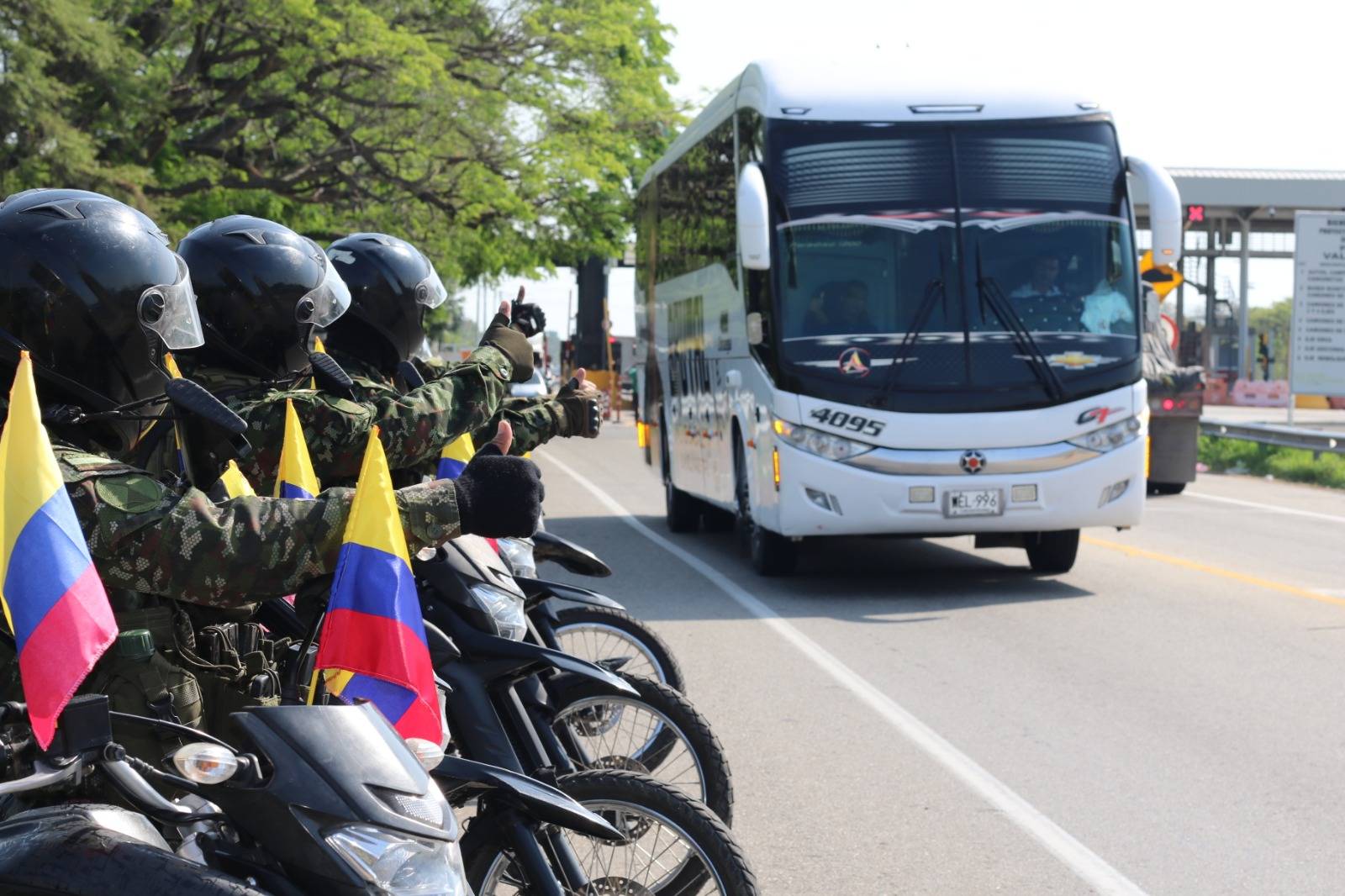 El Ejército Nacional le da la bienvenida a los turistas a la costa norte de Colombia en Semana Santa.