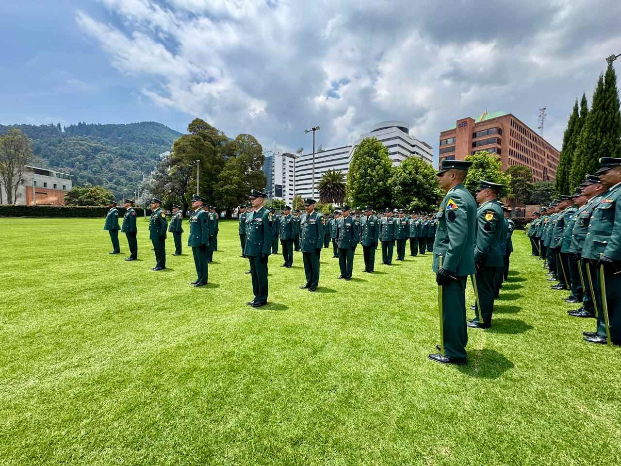 Suboficiales del Ejército Nacional ascienden en ceremonia militar realizada en Bogotá