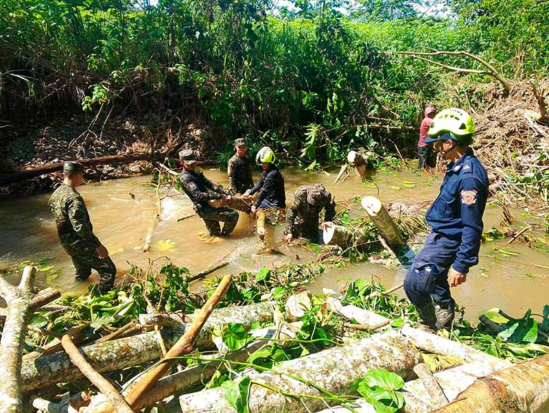 Ejército Nacional atiende emergencia por inundación en el municipio de Granada, Meta