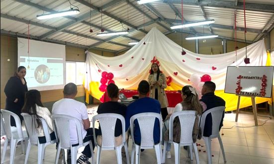 Encuentro de parejas fortalece vínculos y aporta a la transformación personal en la CPAMS EJART