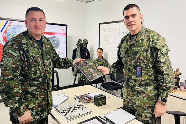 El Centro de Liderazgo avanza en la articulación de un trabajo estratégico junto al Departamento de Educación Militar para consolidar un modelo basado en ciencia, ética e innovación