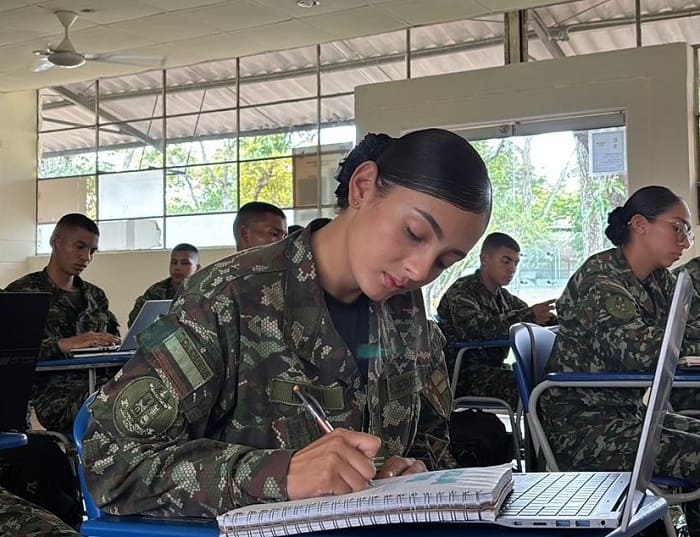 Orgullo tolimense, la alumna bilingüe que proyecta su futuro en el Ejército  Nacional