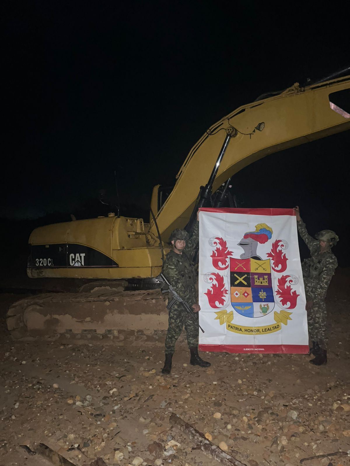 Ejército Nacional inutilizó maquinaria empleada para la extracción ilegal minera en Zaragoza, Antioquia