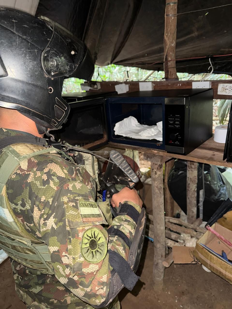 Ejército destruyó laboratorio en el que se producían seis toneladas de cocaína y pone al descubierto nueva modalidad para el envío de estupefacientes.