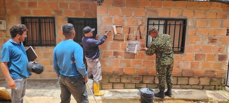 Comunidad de Ocaña y soldados del Ejército Nacional embellecen espacios afectados por grupos armados